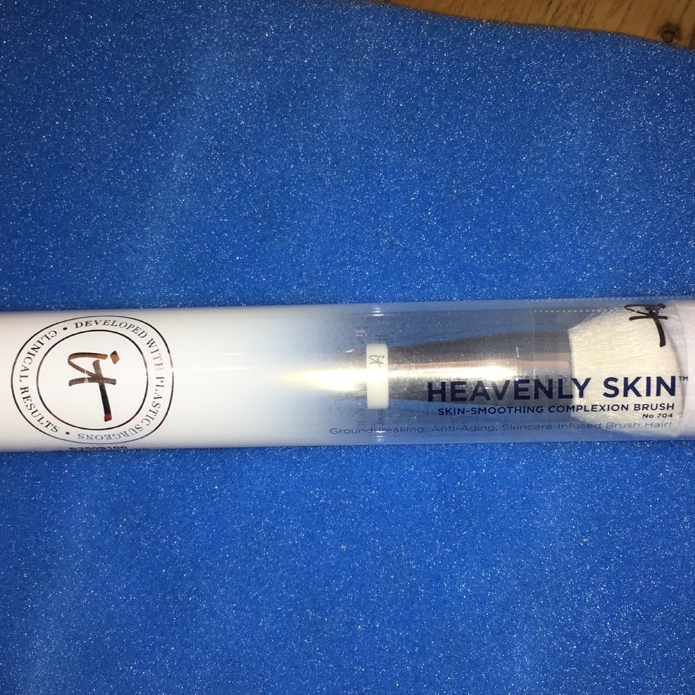IT Cosmetics Complexion Brush